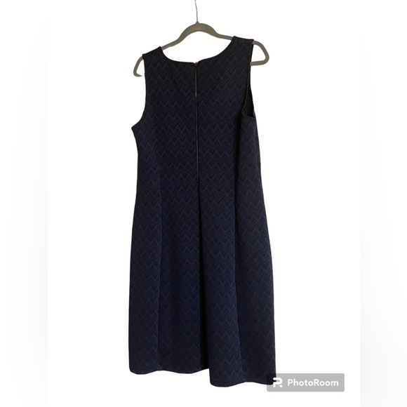 Black and Blue Yest Dress - Picture 2 of 4